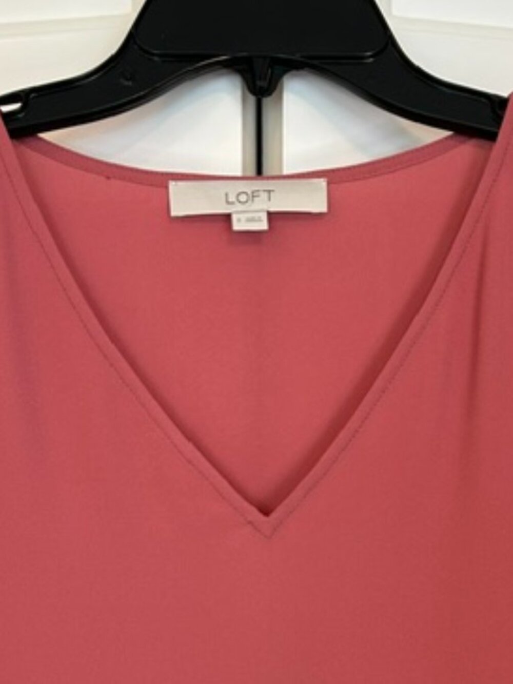 LOFT EUC Dusty Rose Tiered Flutter Sleeve V-Neck Blouse Small - Picture 3 of 5